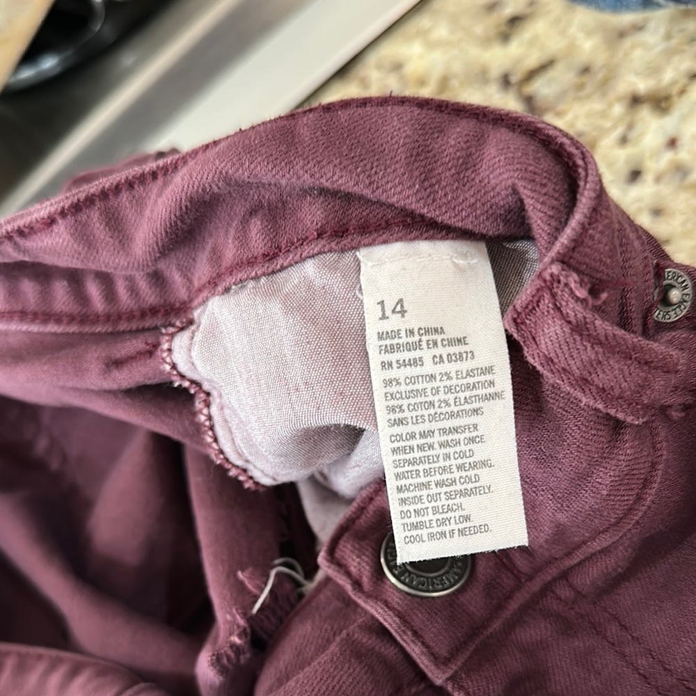 American Eagle Stretch Ripped Jean Shorts Women's burgundy Distressed Shorts - Picture 4 of 4